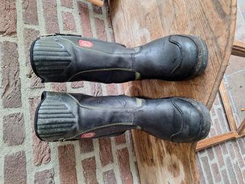 Veiligheids laarzen  beschikbaar voor biedingen