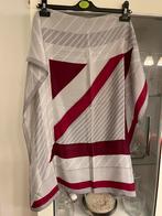 Sjaal grijs rood maat 75 x 79 cm, Kleding | Dames, Mutsen, Sjaals en Handschoenen, Ophalen of Verzenden, Sjaal, Zo goed als nieuw
