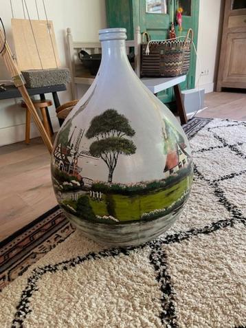 Grote glazen fles / chloorfles. Beschilderd landschap huisje beschikbaar voor biedingen