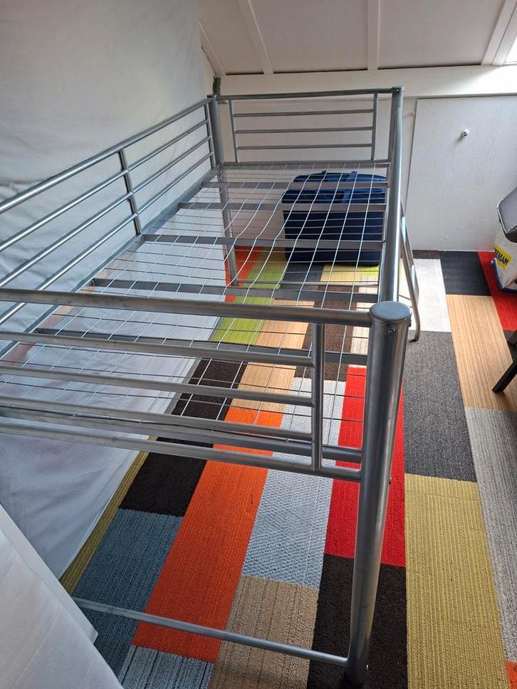 Halfhoogslaper - Ruimtebesparend!, Huis en Inrichting, Slaapkamer | Bedden, Gebruikt, Eenpersoons, 90 cm, 210 cm, Metaal, Grijs