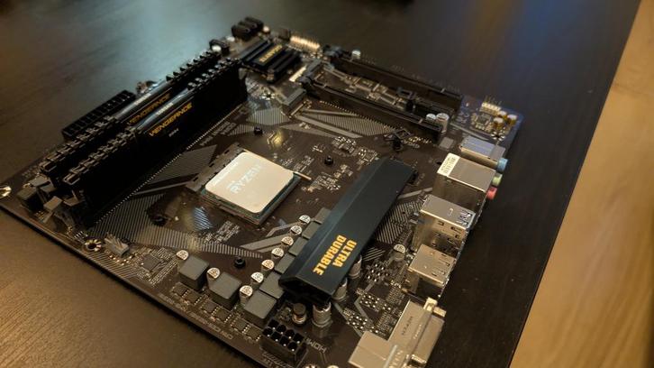 Ryzen 7 5700X + Gigabyte B550M + 32GB DDR4 3200MHz RAM, Computers en Software, Desktop Pc's, Zo goed als nieuw, 4 Ghz of meer