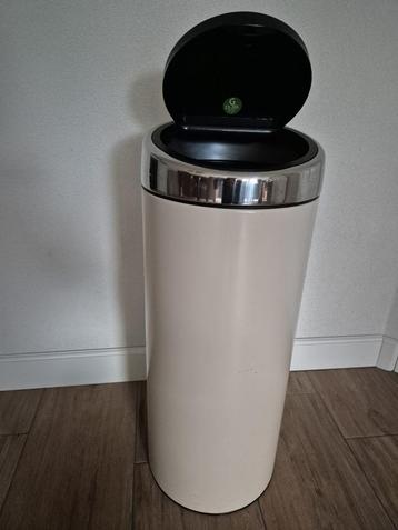 Brabantia Vuilnisbak roomwit beschikbaar voor biedingen