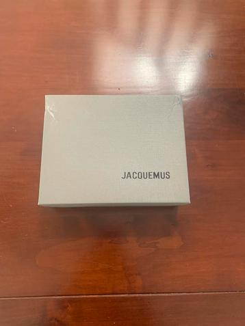 Jacquemus tasje (niet echt) beschikbaar voor biedingen