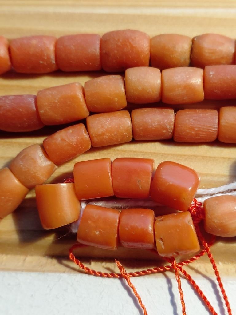 zware bloedkoraal kralen 6mm., Ophalen of Verzenden, Kraal