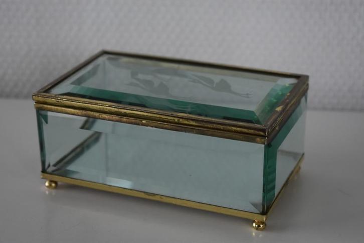 Sieradendoosje met afgeschuind glas en vliegende vogels, Antiek en Kunst, Antiek | Glas en Kristal, Ophalen of Verzenden