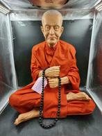 Levensecht beeld van beroemde Monnik uit Thailand