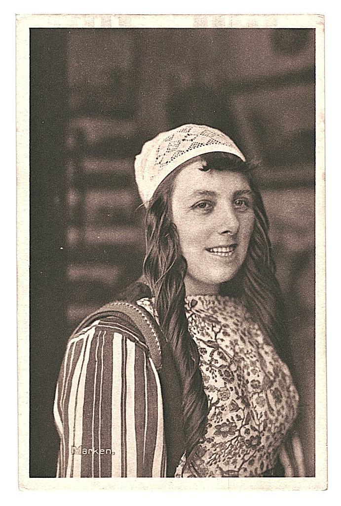 979702	Klederdracht	Marken	Nette oude kaart Onbeschreven, Verzamelen, Ansichtkaarten | Nederland, Ongelopen, Noord-Holland, Ophalen of Verzenden