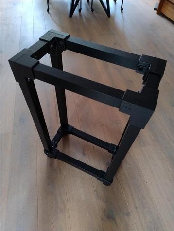 Haardhout rek beschikbaar voor biedingen