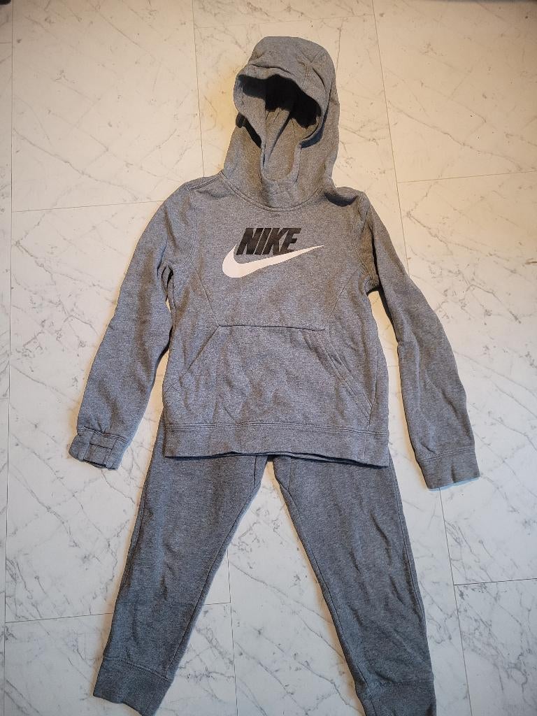 Nike joggingpak grijs, Gebruikt, Ophalen of Verzenden, Setje, Nike
