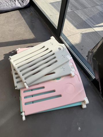 Baby Vivo kunststof hekwerk met deur, box beschikbaar voor biedingen