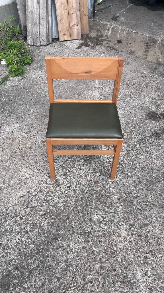 Set van 10 Kerkstoelen met Groene Zitting, Antiek en Kunst, Antiek | Meubels | Stoelen en Banken, Ophalen