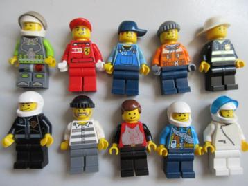 nr. 5709, 10 Lego poppetjes. Verzenden is mogelijk. beschikbaar voor biedingen