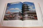 Het Wegraceboek [2011-12] — Grand Prix & WK Superbikes, Ophalen of Verzenden, Zo goed als nieuw