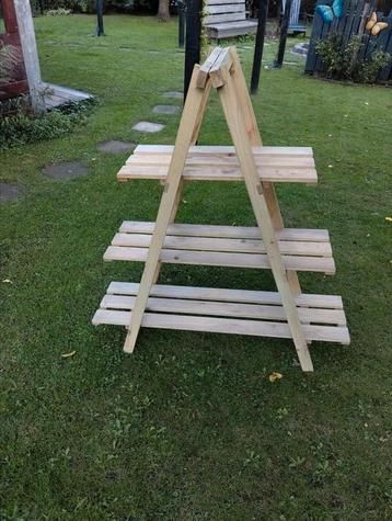 Etagère voor tuinplanten  beschikbaar voor biedingen