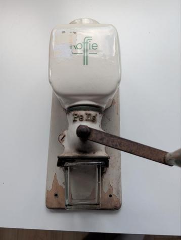 Oude PeDe Koffiemolen beschikbaar voor biedingen