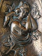 Antiek schaaltje uit Engeland met vrouw en putti 11,7 cm., Antiek en Kunst, Ophalen of Verzenden, Koper