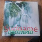 Suriname Discovered fotografie en tekst, Overige merken, Europa, Ophalen of Verzenden, Zo goed als nieuw