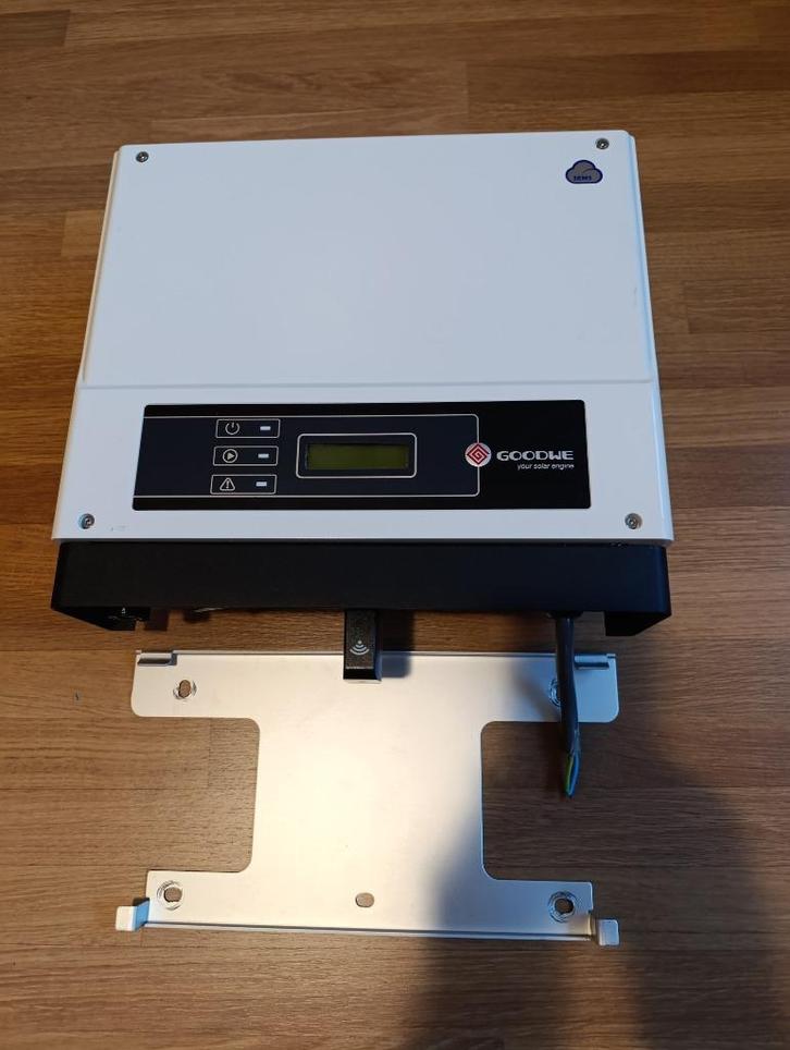 Goed werkende String omvormer Goodwe GW1000-NS 1300watt, Doe-het-zelf en Verbouw, Overige Doe-het-zelf en Verbouw, Zo goed als nieuw