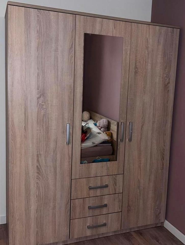 Ruime houten kledingkast met lades Jysk, Huis en Inrichting, Kasten | Kledingkasten, Zo goed als nieuw, 150 tot 200 cm, 100 tot 150 cm