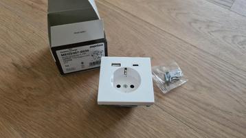 Merten stopcontact met usb a + c beschikbaar voor biedingen