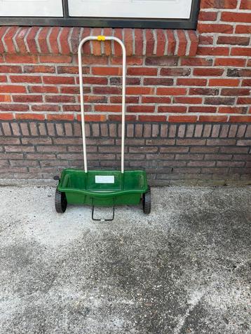Gras stroowagen beschikbaar voor biedingen