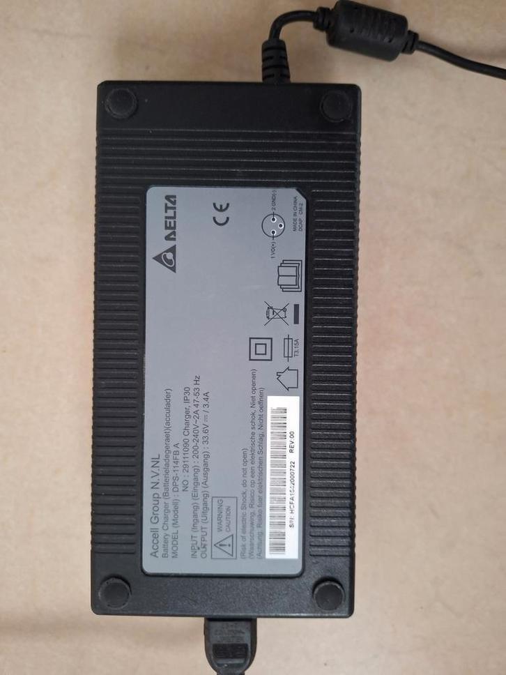 Sparta/Batavus Ion Acculader 24V - 3 Pins, Computers en Software, Accu's en Batterijen, Zo goed als nieuw, Ophalen of Verzenden