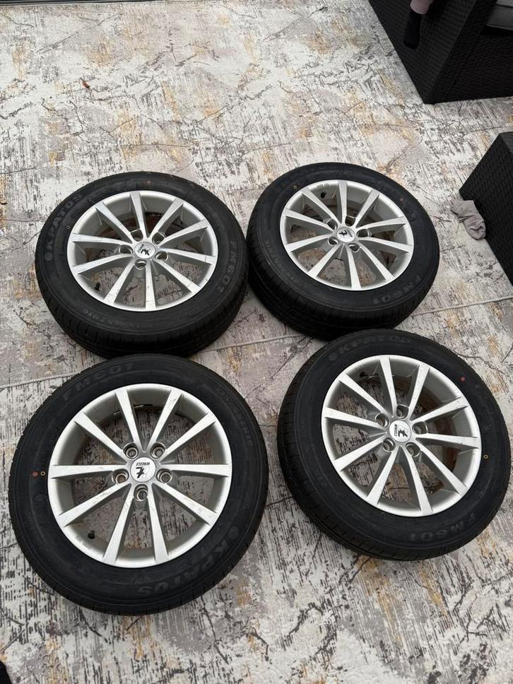 Nette velgenset 16 Inch met 4 nieuwe banden!!, Auto-onderdelen, Banden en Velgen, Band(en), Zomerbanden, 16 inch, 215 mm, Nieuw