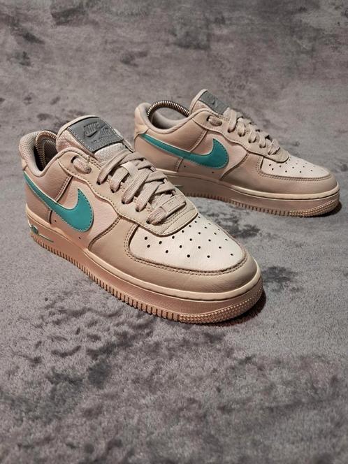 Nike Air Force 1 Premium - Aurora Green Size 37,5, Kleding | Dames, Schoenen, Gedragen, Sneakers of Gympen, Beige, Ophalen of Verzenden
