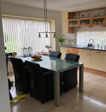 Glazen eettafel  beschikbaar voor biedingen
