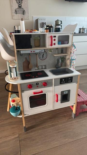 Speelkeuken met alle leuke speel keukengerechten beschikbaar voor biedingen