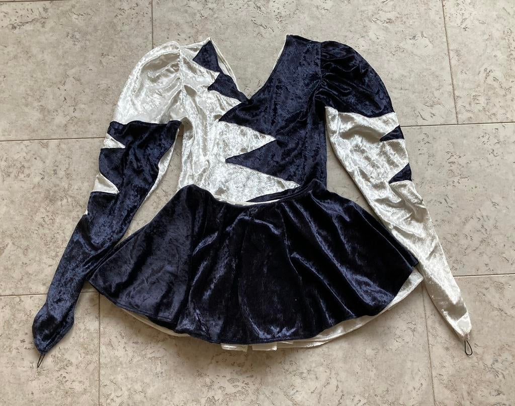 Dans / schaats / dansmariekes / turn pakje, 60 lang 32 breed, Kinderen en Baby's, Carnavalskleding en Verkleedspullen, Zo goed als nieuw