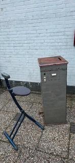 Standaard voor stikmachine + werkstoel incl motor, Hobby en Vrije tijd, Naaimachines en Toebehoren, Gebruikt, Industrieel, Toebehoren