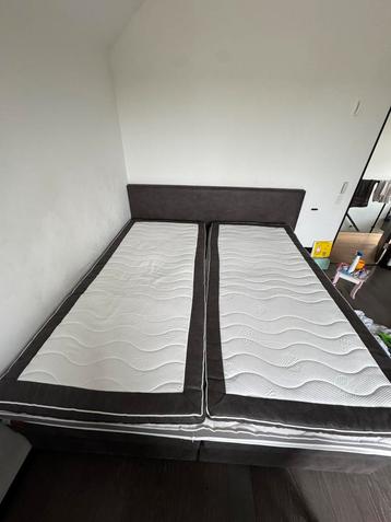 Twee Topmatras 100 x 210 cm beschikbaar voor biedingen