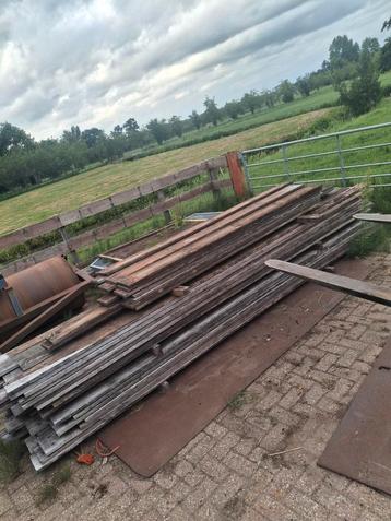 Gebruikte hardhoute planken  beschikbaar voor biedingen