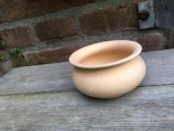 klein vaasje - kruikje - licht terra cotta kleur beschikbaar voor biedingen