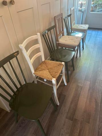 6 vintage houten stoeltjes beschikbaar voor biedingen