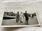 Urk Vintage Foto: Mensen op de kade, 1960 tot 1980, Gebruikt, Foto, Ophalen of Verzenden