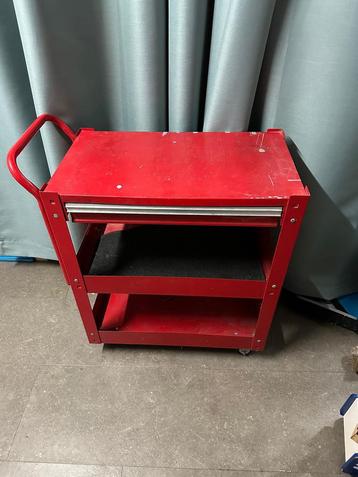 Rode Gereedschapswagen met Lade beschikbaar voor biedingen
