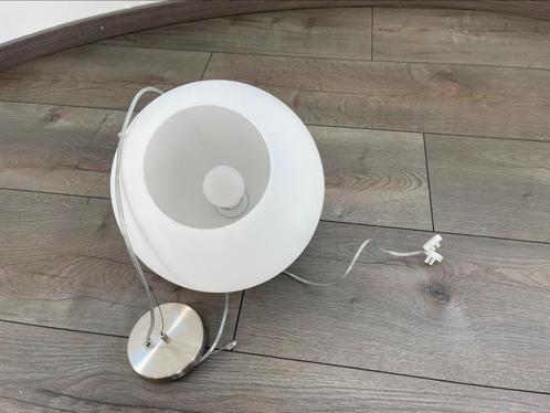 Mooie melkglazen bollamp, Huis en Inrichting, Lampen | Plafondlampen, Zo goed als nieuw, Ophalen