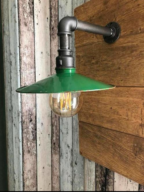 Wandlamp. Industriële wandlamp met emaille kap, Huis en Inrichting, Lampen | Wandlampen, Zo goed als nieuw, Ophalen of Verzenden