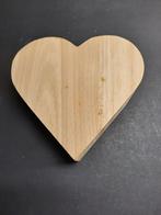 Houten doosje in de vorm van een hart, Materiaal, N.v.t., N.v.t., Nieuw