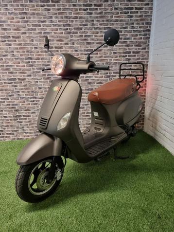 Zeer nette Iva Lux 4takt snorscooter vespa look 2015! 