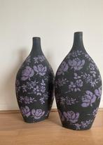 Twee decoratieve vazen, Huis en Inrichting, Woonaccessoires | Vazen, Ophalen, Zo goed als nieuw, Overige kleuren, Minder dan 50 cm