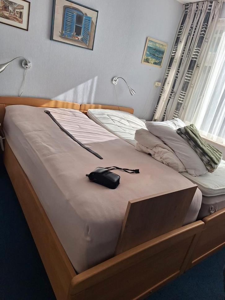 2-Persoons Senioren Bed - Comfortabel & Stevig, Huis en Inrichting, Slaapkamer | Bedden, Gebruikt, Tweepersoons, Hout, Wit, Ophalen