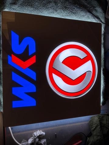 Sym lichtreclame beschikbaar voor biedingen