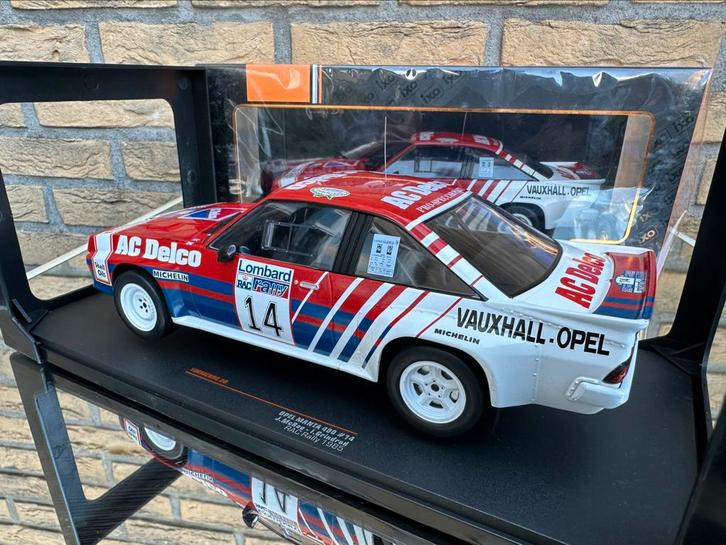 OPEL MANTA 400 McRAE LOMBARD RAC RALLY 1985 IXO 1:18 NIEUW, Hobby en Vrije tijd, Modelauto's | 1:18, Nieuw, Auto, Overige merken