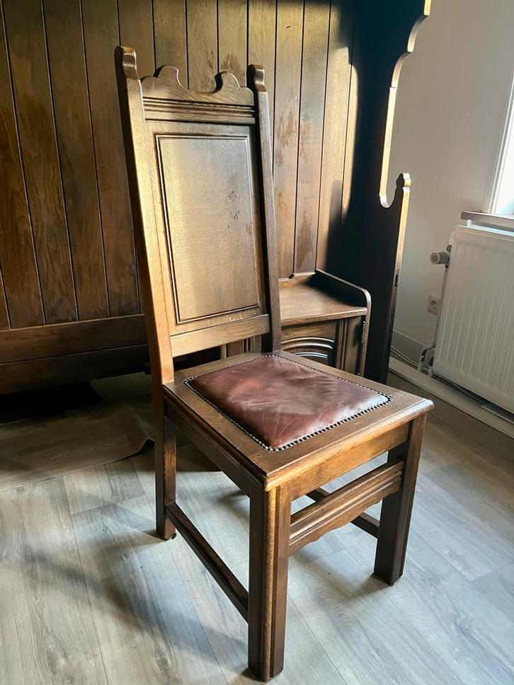 Eikenhout  2 stoelen met lederen zitting eiken, Antiek en Kunst, Antiek | Meubels | Stoelen en Banken, Ophalen