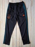 Trainings broek Adidas maat 152, Kinderen en Baby's, Kinderkleding | Maat 152, Jongen, Sport- of Zwemkleding, Zo goed als nieuw