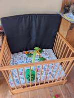 Gratis Box met 2 matrasjes en automatisch mobiel, Kinderen en Baby's, Boxen, Ophalen, Gebruikt, Vierkant