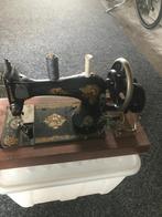 Ouderwetse naaimachine, Antiek en Kunst, Antiek | Naaimachines, Ophalen of Verzenden